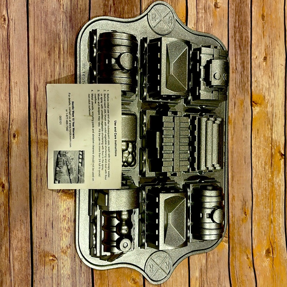 Nordicware train cake pan used twice excellent brand heavy for the train lover